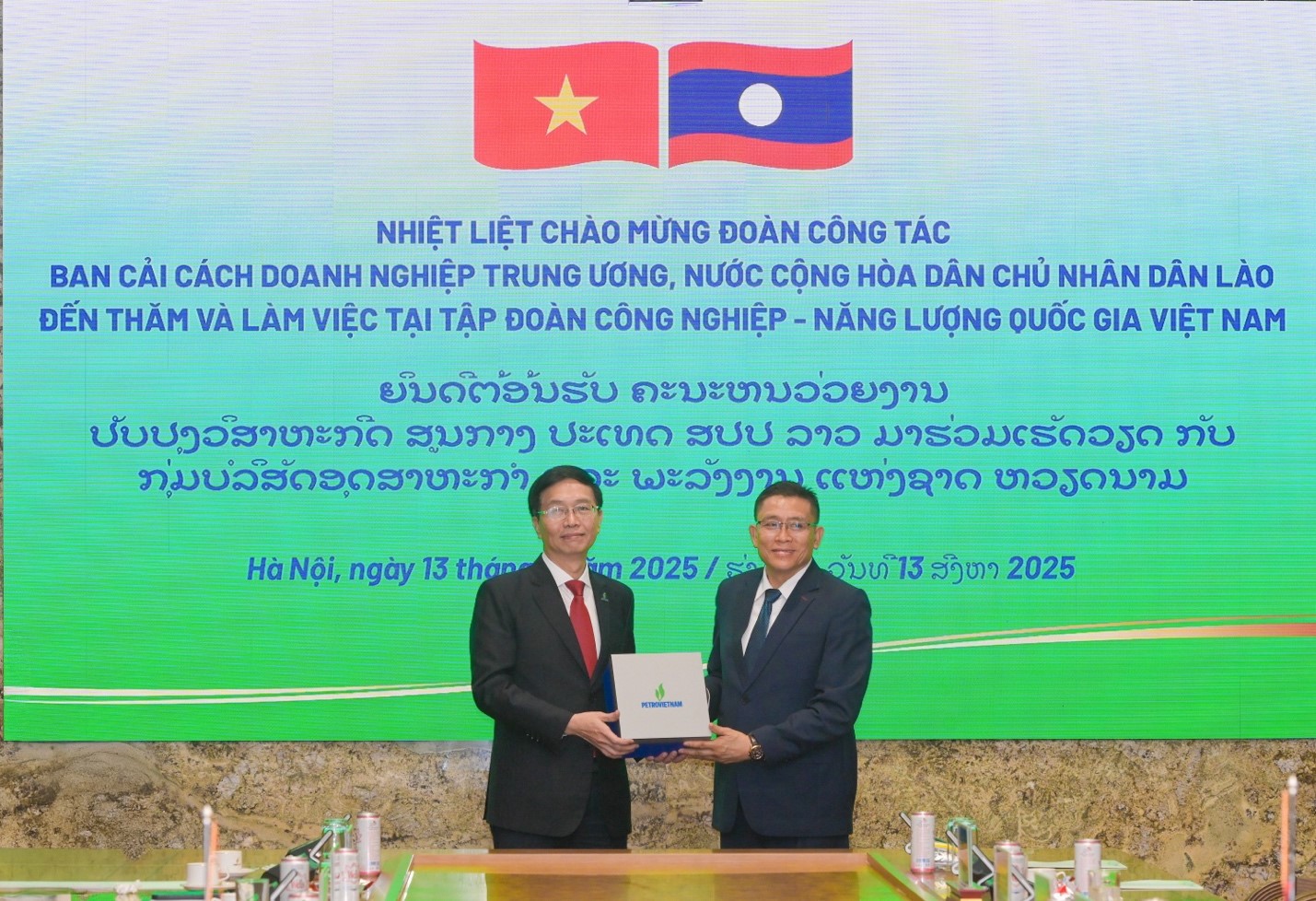 Petrovietnam đón Đoàn công tác Ban cải cách Doanh nghiệp Trung ương Lào đến thăm và làm việc”